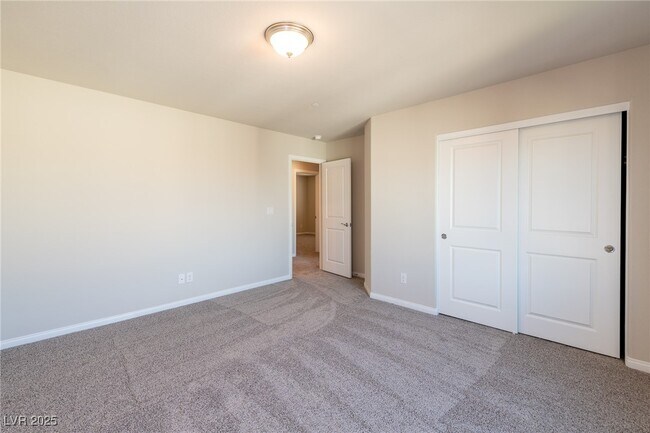 Building Photo - 480 Silverweed Ave