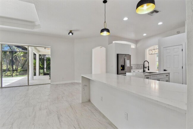 Building Photo - 13792 Long Lake Ln