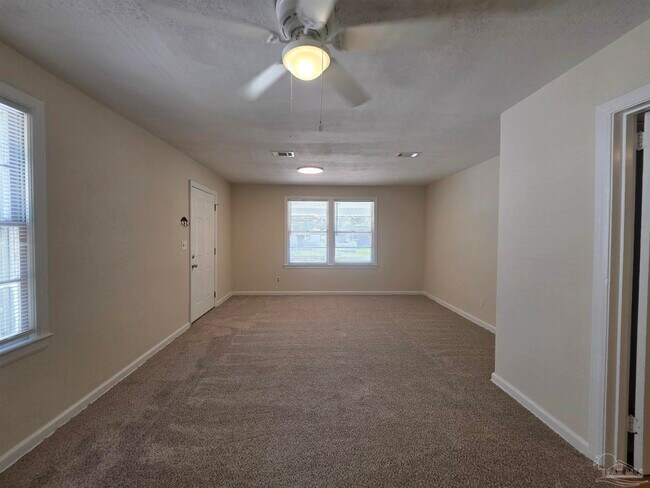 Building Photo - 35 Kennington Dr