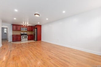 Building Photo - 657 E 96th St