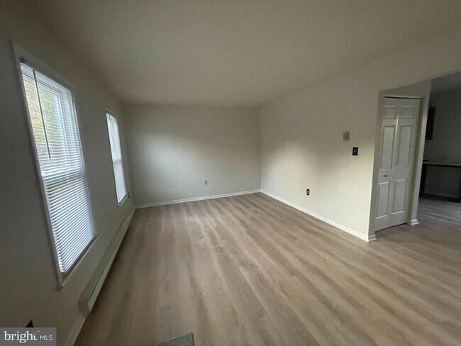 Building Photo - 203 Cross Keys Dr