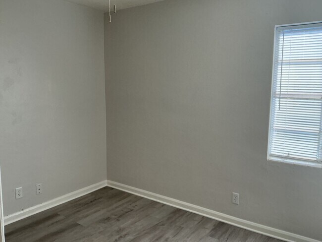 Building Photo - Shaw - 210/212 Allamanda