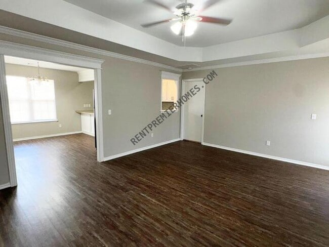 Building Photo - 241 W Pines Way