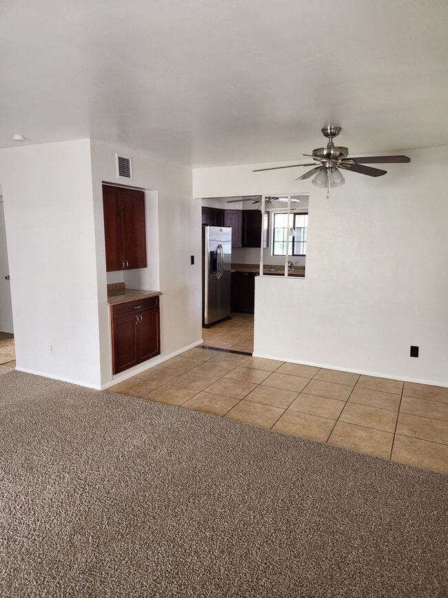Building Photo - 3bedroom 2 bath home in North Phoenix