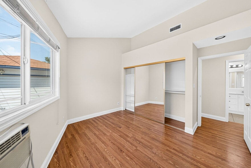 Building Photo - 10817 Charnock Rd