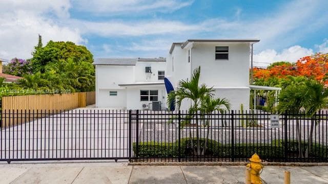 Building Photo - 590 SW 23rd Ave