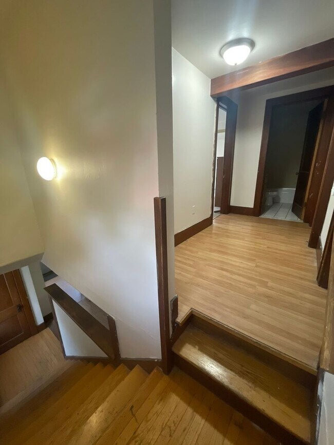 Building Photo - 926 Sylvan Ave