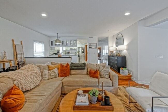 Building Photo - CHARMING & SPACIOUS, 5BR3.5BA HOME W/ PRIVATE YARD, BALCONY & SPRAWLING LIVING SPACE NEXT TO SAND...