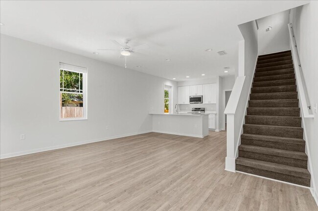 Building Photo - 516 SW 7th Pl