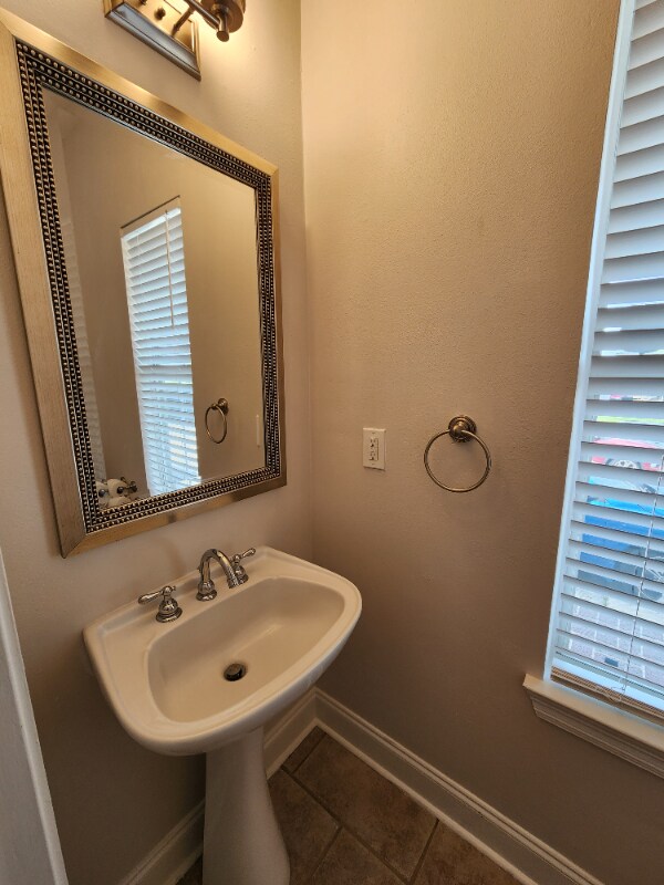 Building Photo - 4706 Pontchartrain Dr