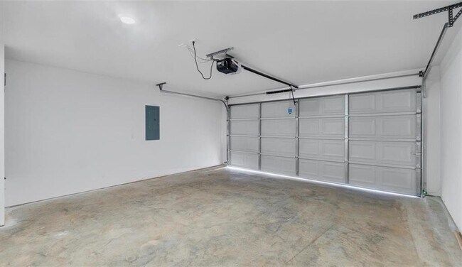 Building Photo - 200 NW Bellflower St