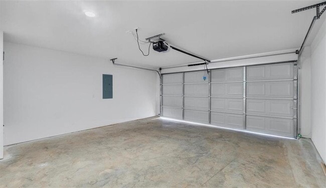 Building Photo - 206 NW Pinwheel St