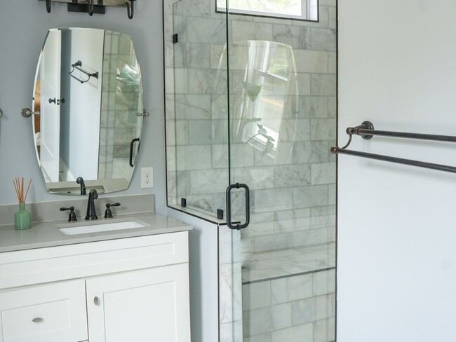 Building Photo - Renovated 3-Bedroom With Modern Amenities
