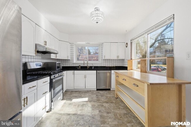 Building Photo - 303 Mansfield Rd