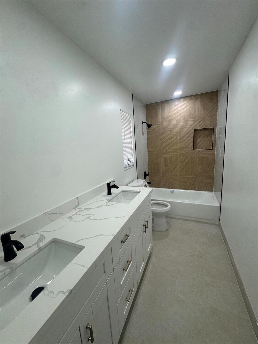 Building Photo - 6260 SW 6th St