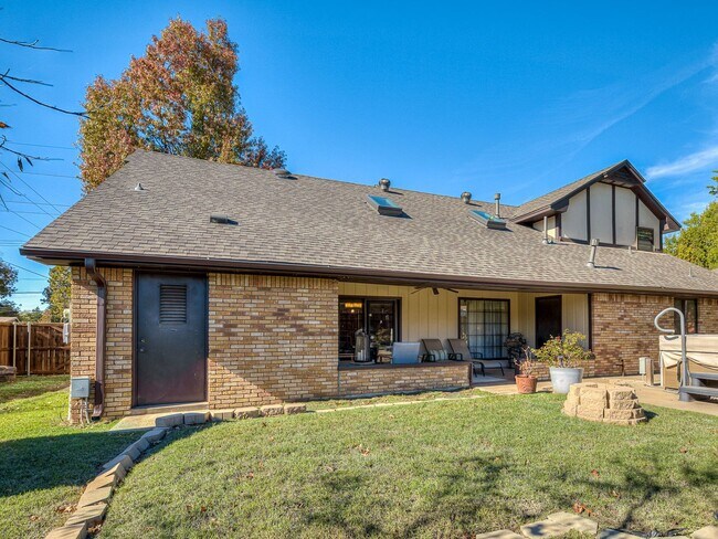 Building Photo - Fully Furnished Short Term Rental