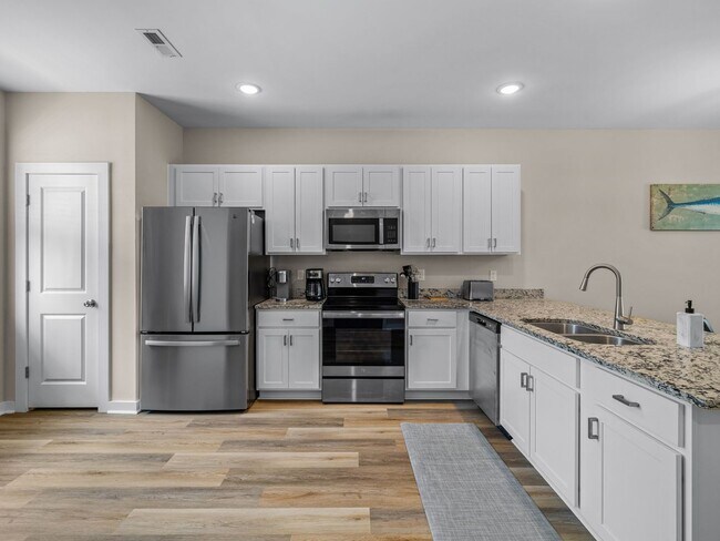 Building Photo - Townhome in Sneads Ferry