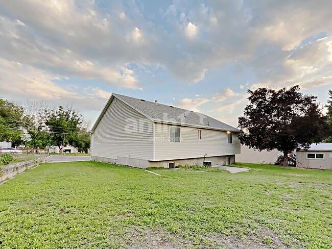 Building Photo - 845 Grove Creek Dr