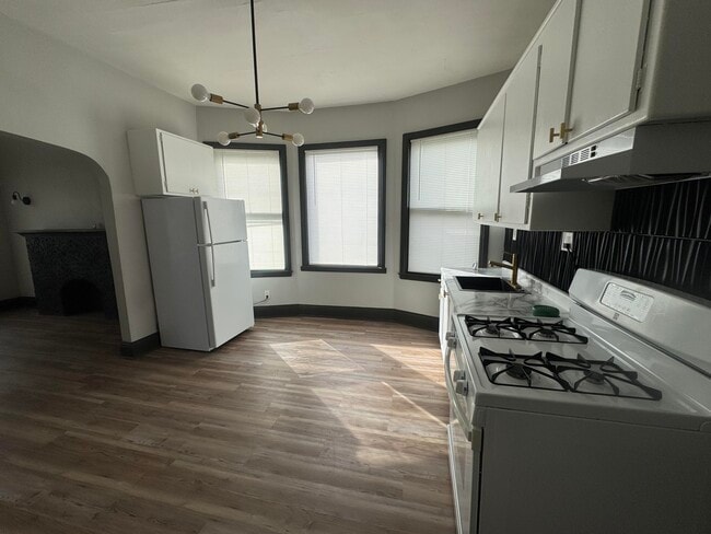 Building Photo - 2431 S 34th St