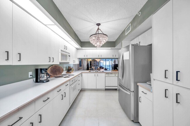 Building Photo - 6650 Sunset Way