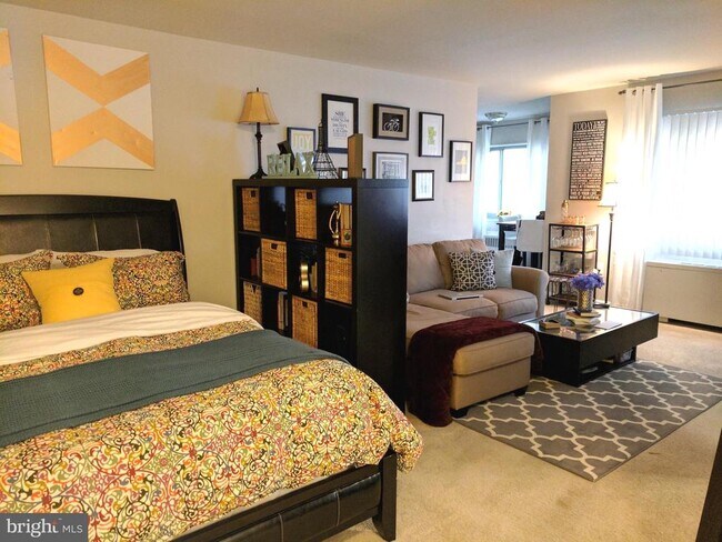 Primary Photo - 1200 S Arlington Ridge Rd