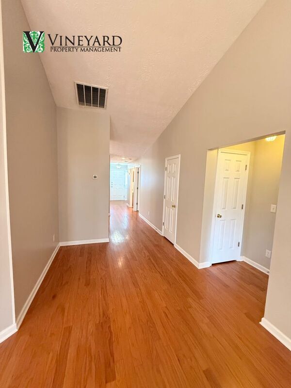 Building Photo - 515 Kensigton Park Dr