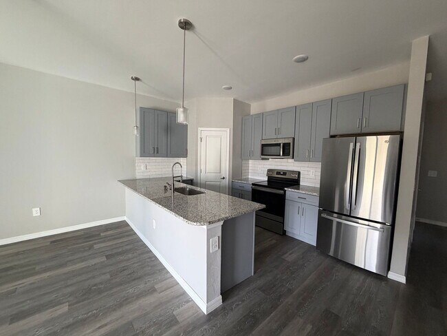 Building Photo - 1156 Melville Rd