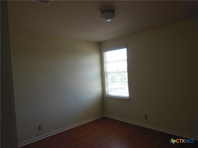 Building Photo - 753 Great Oaks Dr