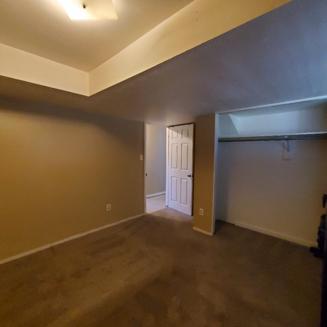 Building Photo - 3135 Vickers Dr