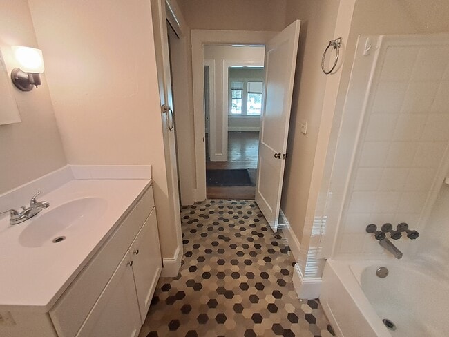 Building Photo - 1209 S Greene St