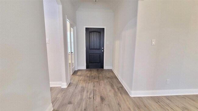 Building Photo - 4002 Cottontail Dr