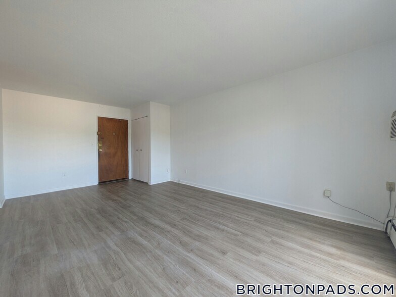 Building Photo - 142 Kenrick St