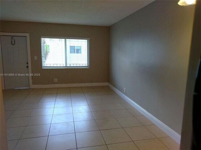 Building Photo - 715 NE 2nd Ave