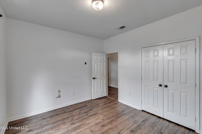 Building Photo - 120 Lennox Pl