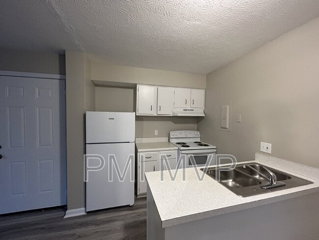 Building Photo - 840 Whitethorne Ave