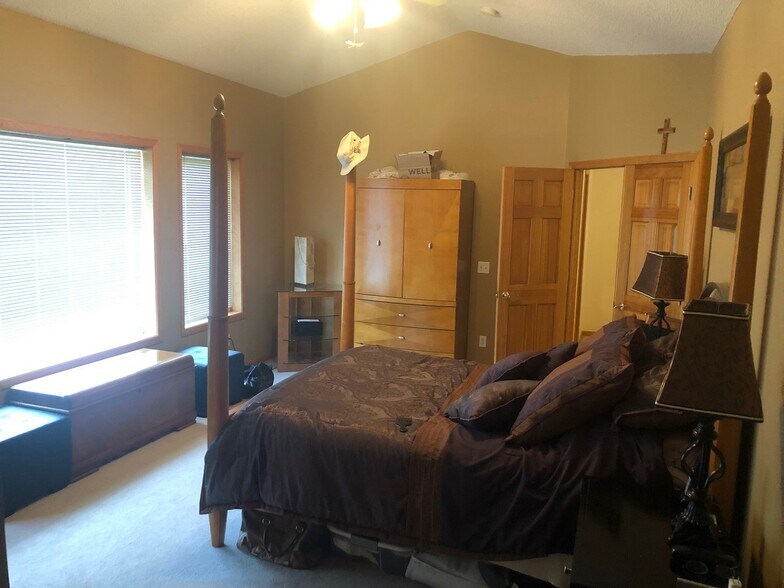 Building Photo - 15014 Valley View Pl