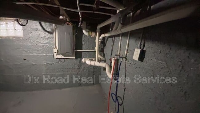 Building Photo - 830 St Clair Ave