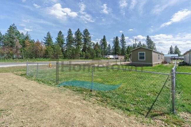 Building Photo - 5563 E Grove Ave