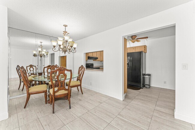 Building Photo - 1117 Green Pine Blvd