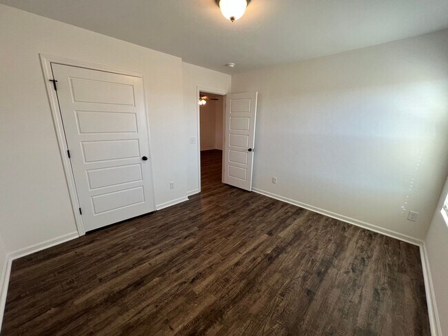 Building Photo - NEW 3 Bedroom In Duenweg, MO!
