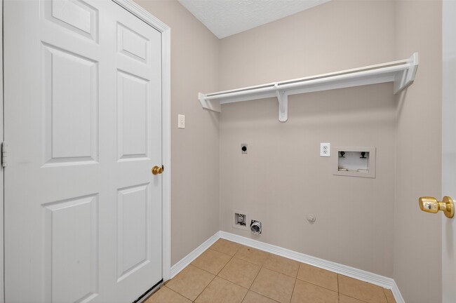 Building Photo - 2306 Lord Nelson Dr