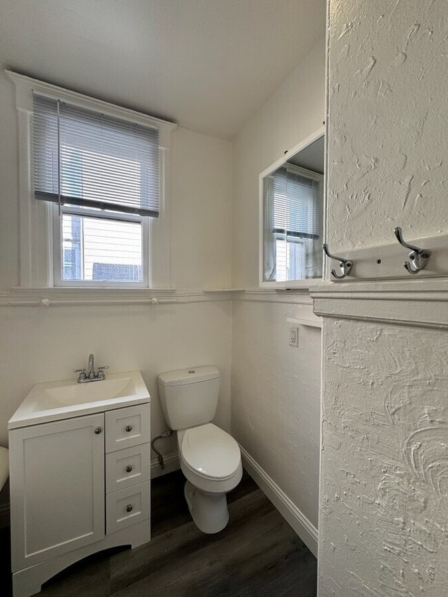 Building Photo - 1054 Filbert St