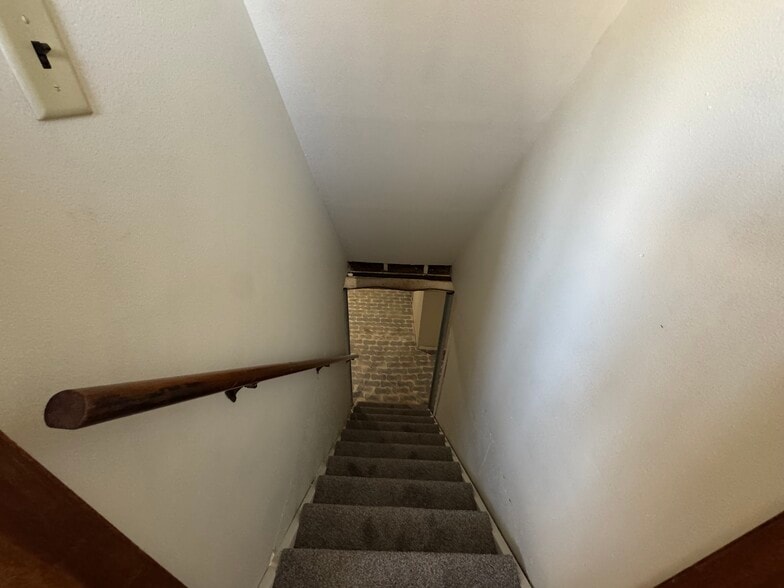 Building Photo - 647 Kennedy Ct