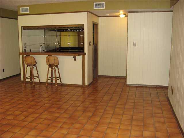 Building Photo - 2001 Manana St