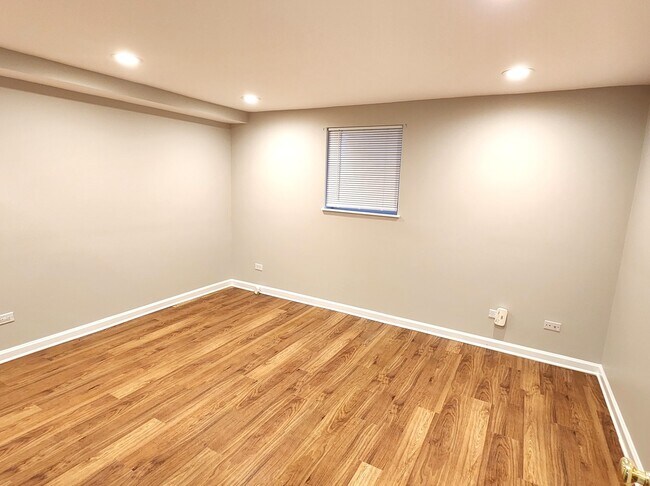 Building Photo - 1206 Lynn Terrace