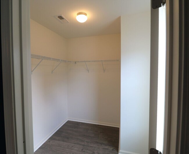 Building Photo - 4515 Wedge Dr
