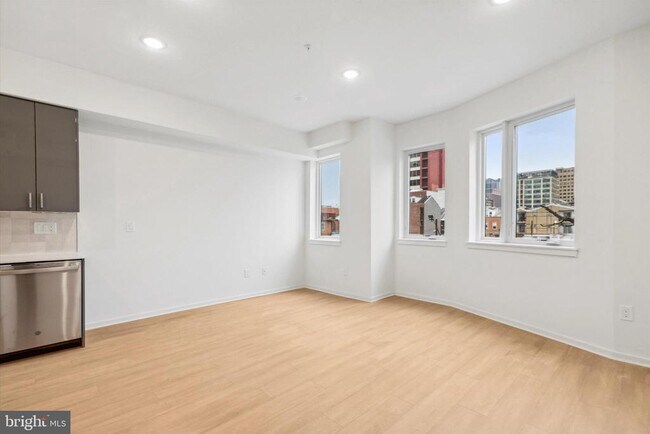 Building Photo - 245 N 12th St