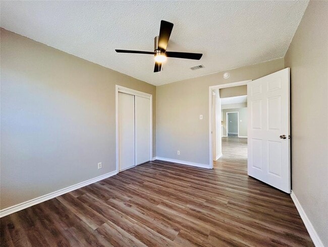 Building Photo - 9400 Kempler Dr