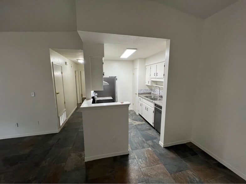 Building Photo - 8341 Country Walk Dr