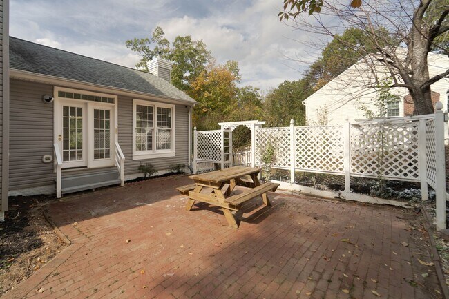 Building Photo - Fabulous Home in Aquia Harbor